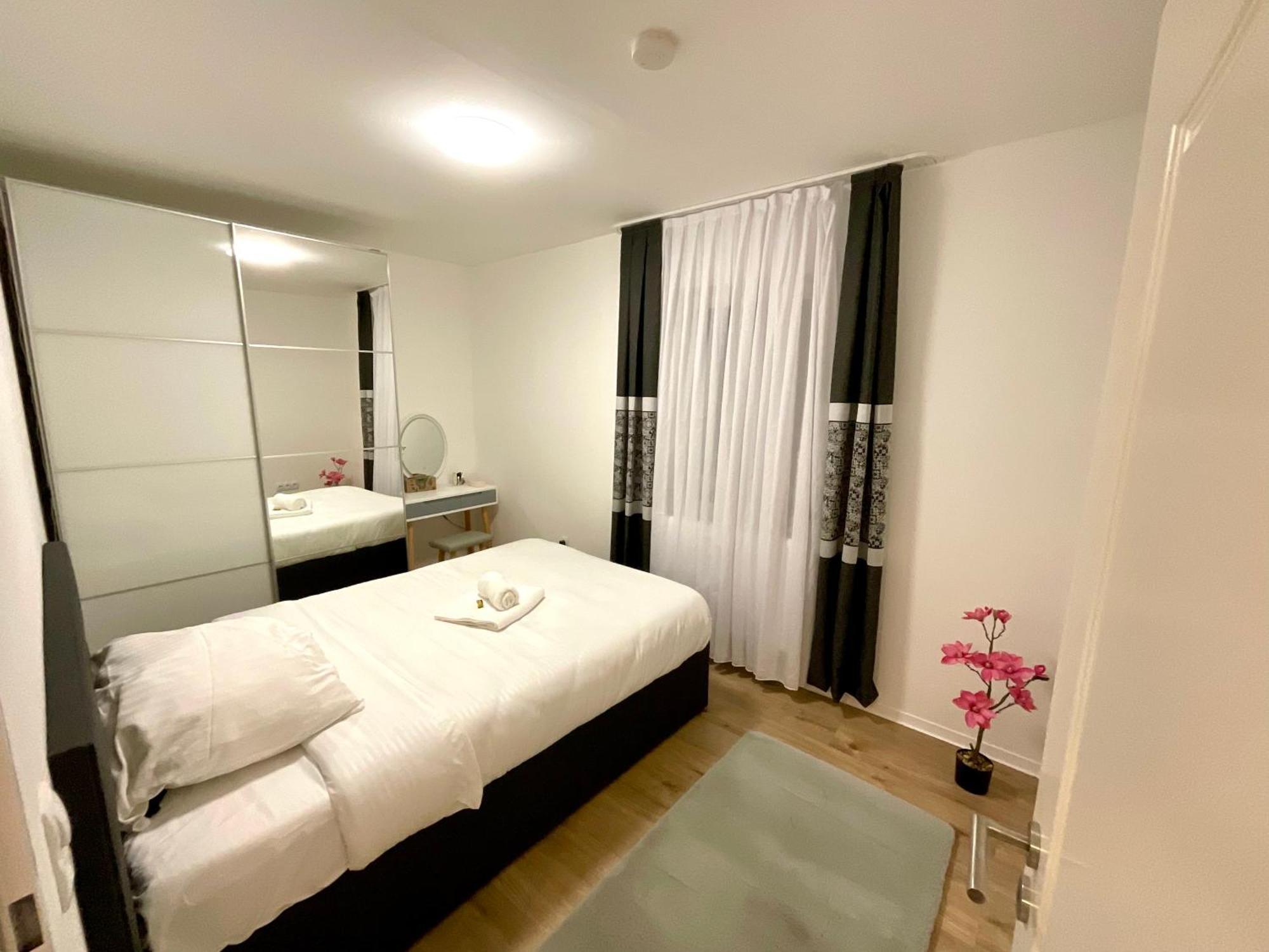 Best Central Apartment - Am Marktplatz - Up To 5 - Next To Frankfurt And Hanau - Coffee And Snacks - Netflix, Prime, Disney Nidderau Exterior photo